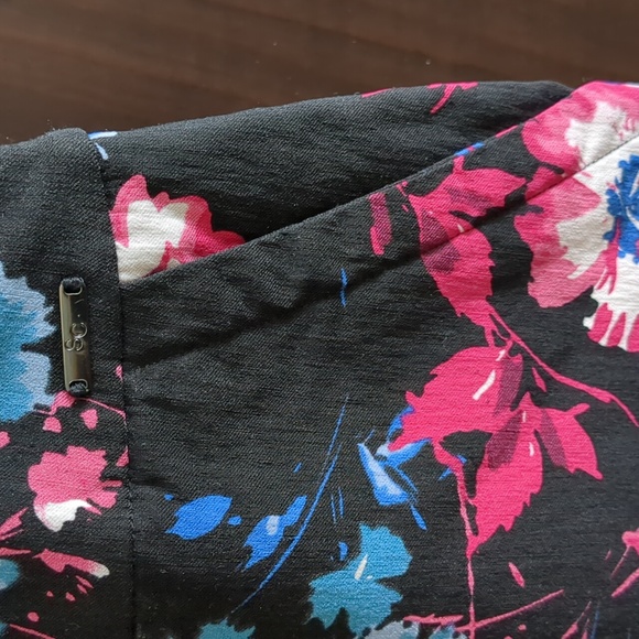 Skirt. Pull on, side pockets - Picture 3 of 3